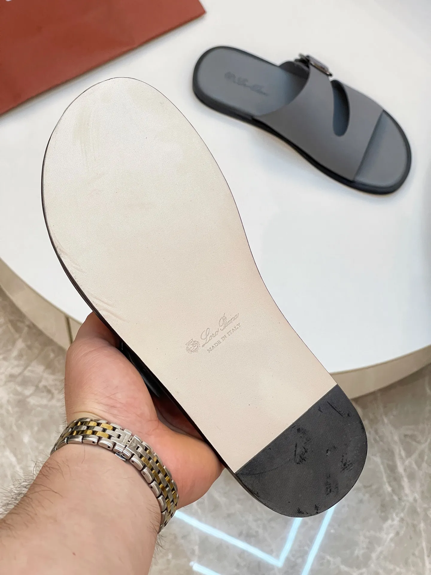 Men's shoes 💰420 Loro Piana, LP's popular spring and summer slippers are synchronized with the new counters, uppers are imported cowhide fabrics from Italy, high-quality splicing technology, soles: original soles specially provided by the original factory, exclusive molded soles are super comfortable, original factory orders, 🔍🔍high quality, you can go in and out of the counter at will, welcome to compare, code number 39-44 (order 38 45 46)